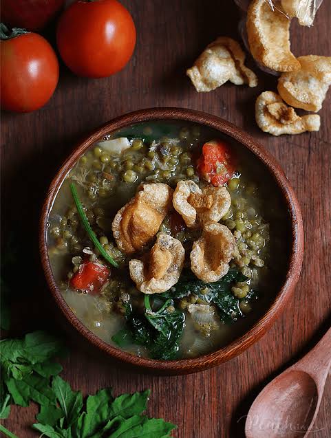 Ginisang monggo with ampalaya at chicharon image 0